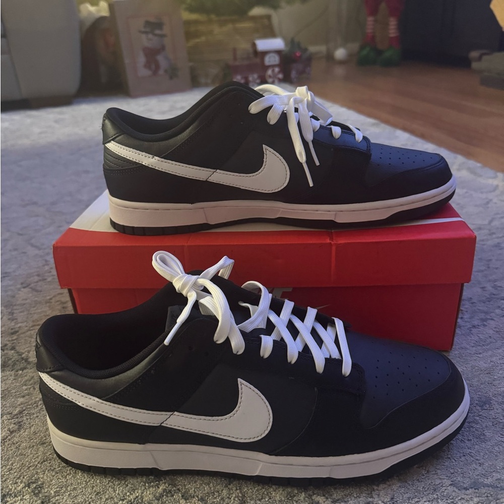 Nike Men's Black and White Sneakers